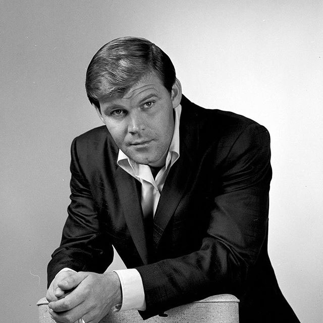 You are currently viewing Glen Campbell